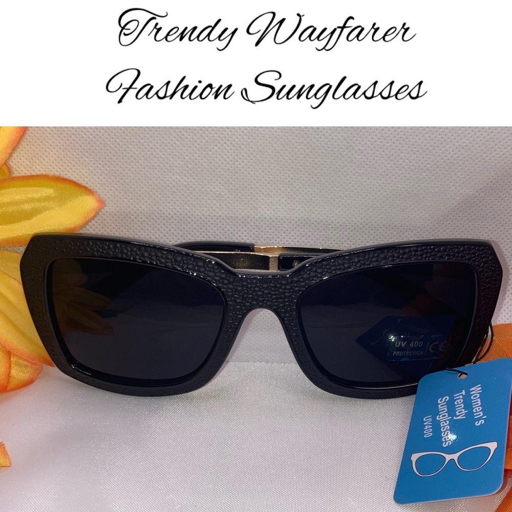 Women's Trendy Fashion Wayfarer Style Black & Gold Sunglasses